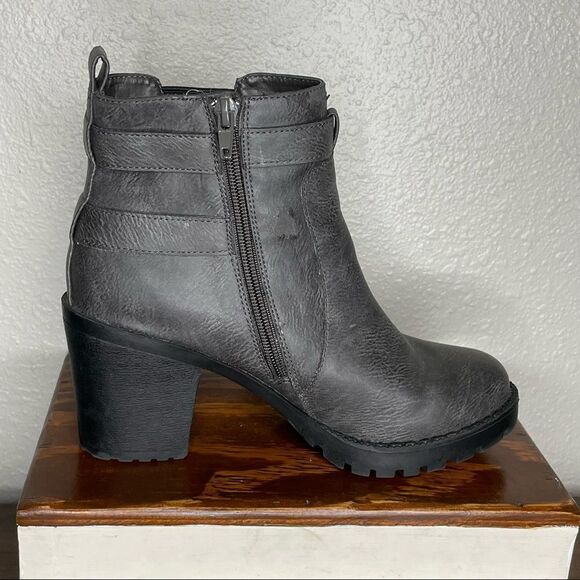 Zigi Soho Gray Kastle Chelsea Double Buckle Chunky Heel Ankle Boots Size 7.5 - Picture 15 of 16